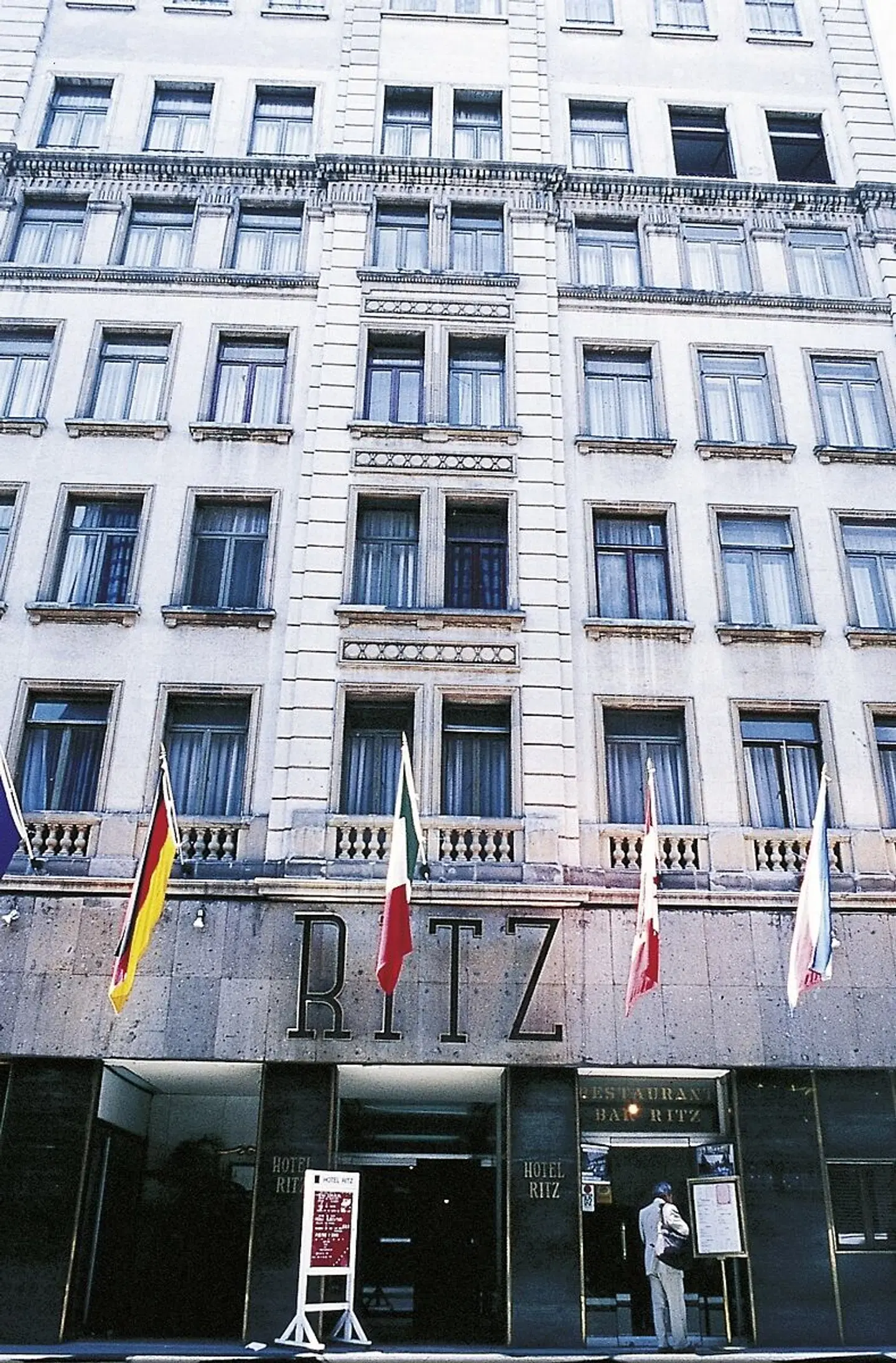 Ritz EXTERIOR