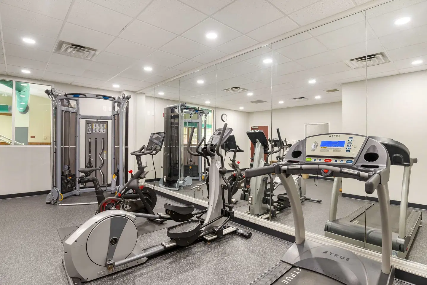 Best Western Plus Crossroads Inn & Suites SPORTS_AND_LEISURE