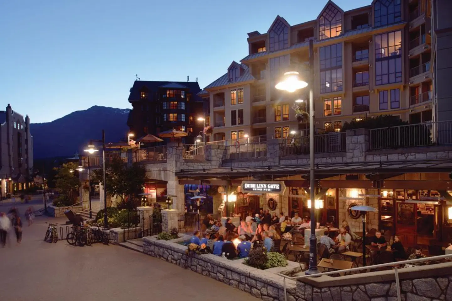 Pan Pacific Whistler Mountainside EXTERIOR