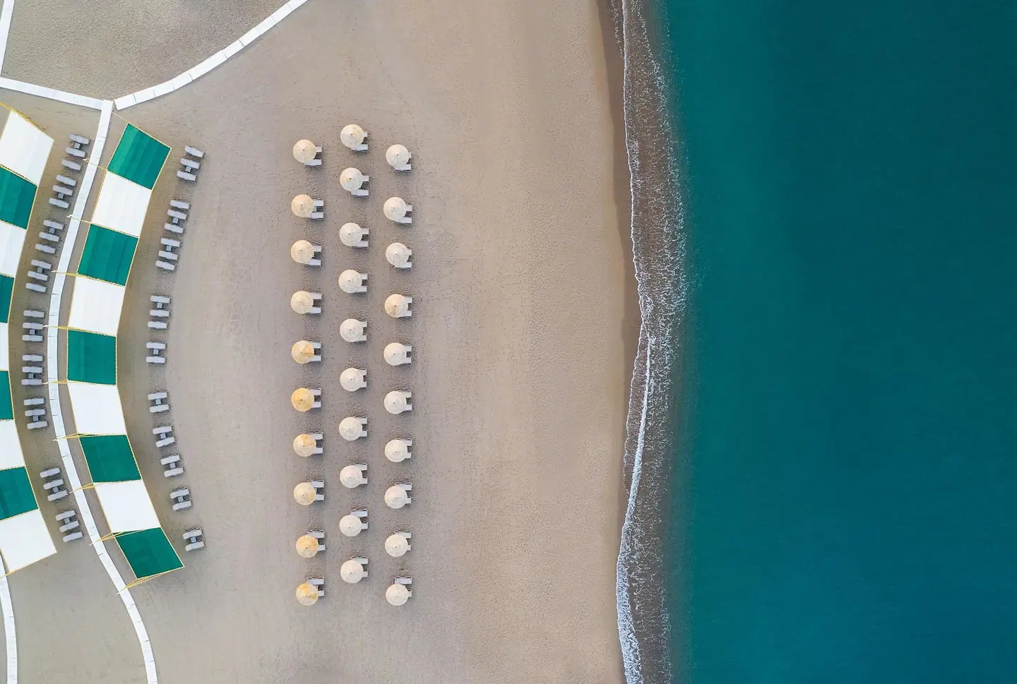Concorde de Luxe Resort BEACH