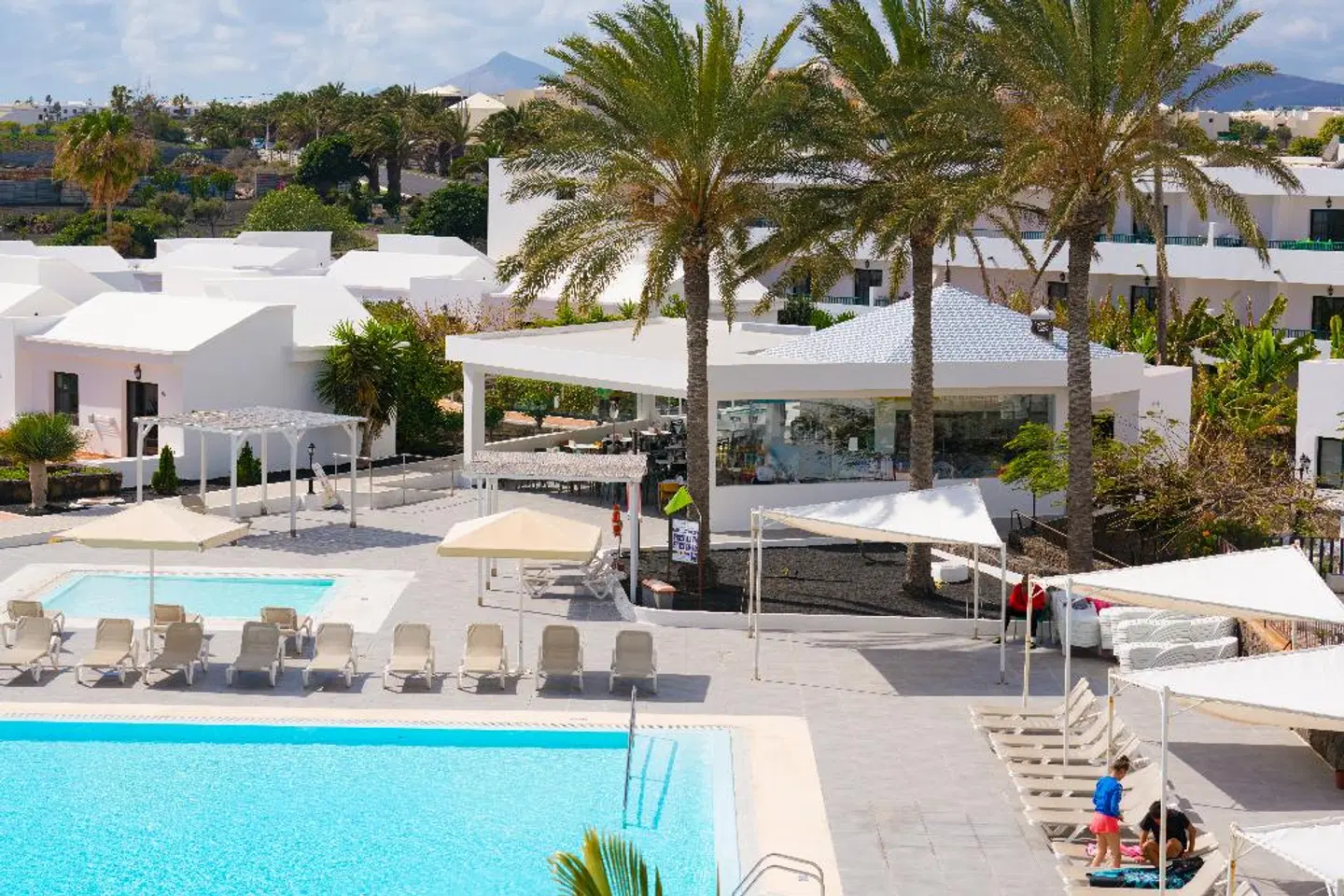 Apartamentos Santa Rosa OUTDOOR_POOL