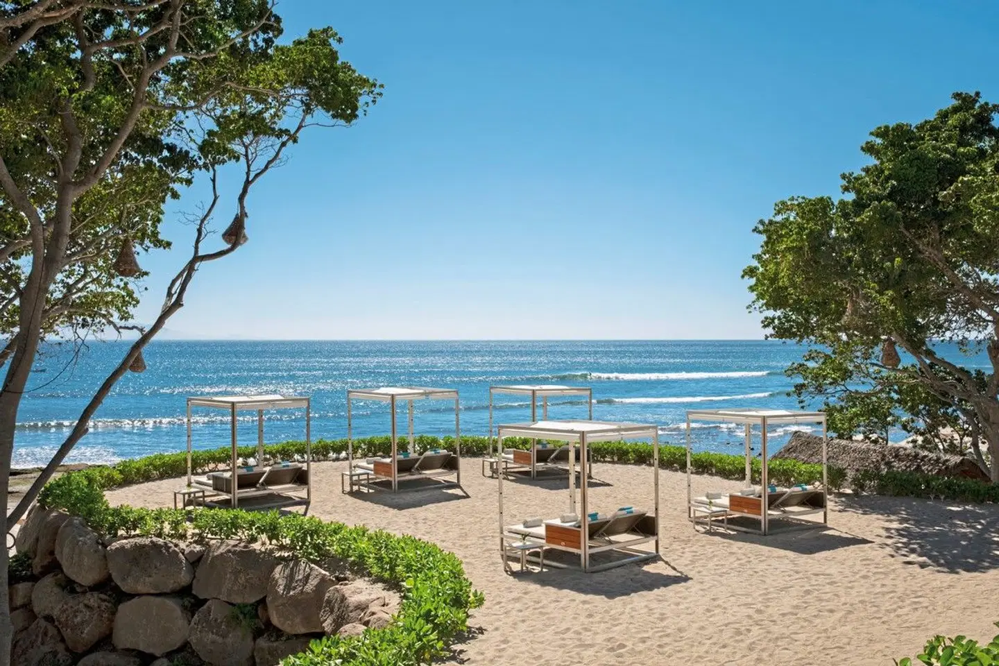 Secrets Bahia Mita Surf & Spa Resort Strand