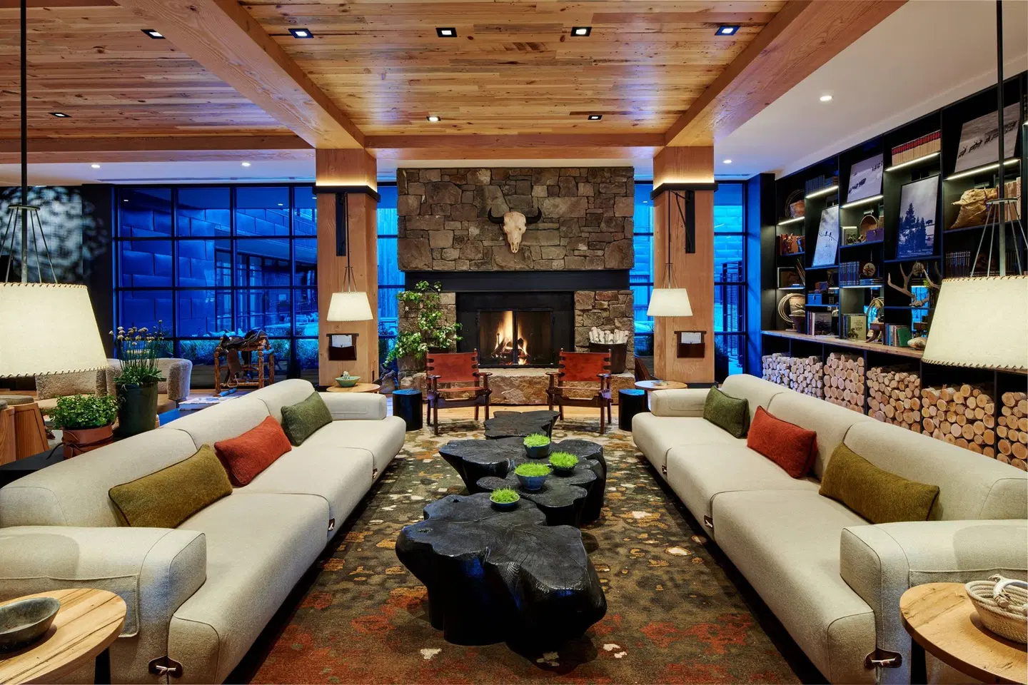 The Cloudveil, Autograph Collection Bar