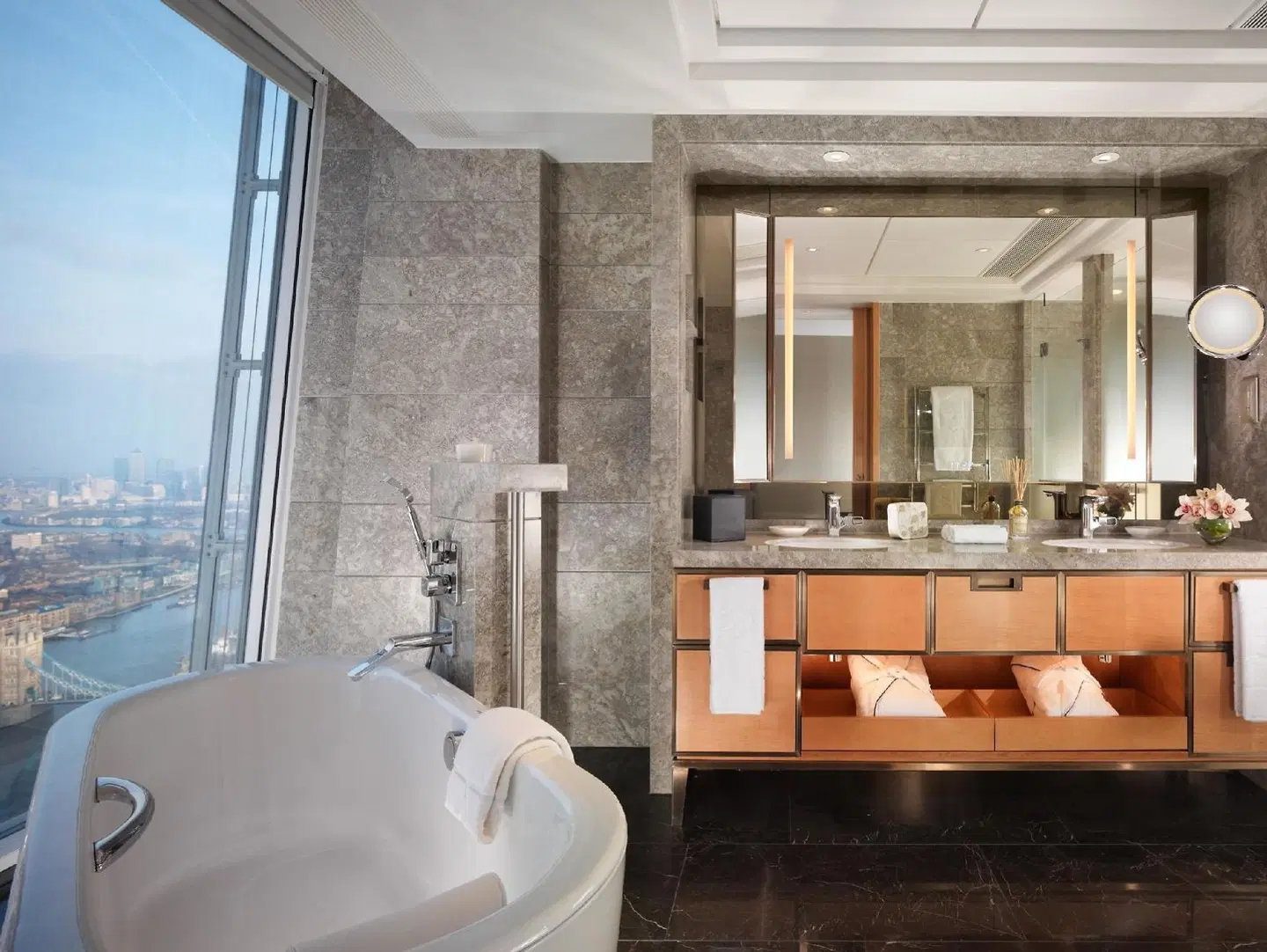 Shangri-La Hotel, At The Shard, London Badezimmer