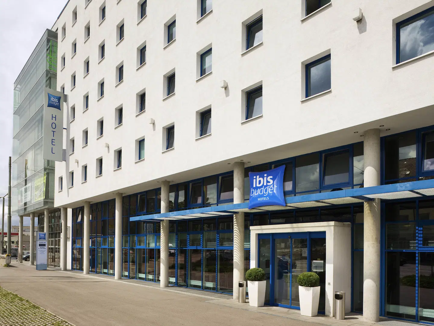 Ibis budget Stuttgart City Nord EXTERIOR