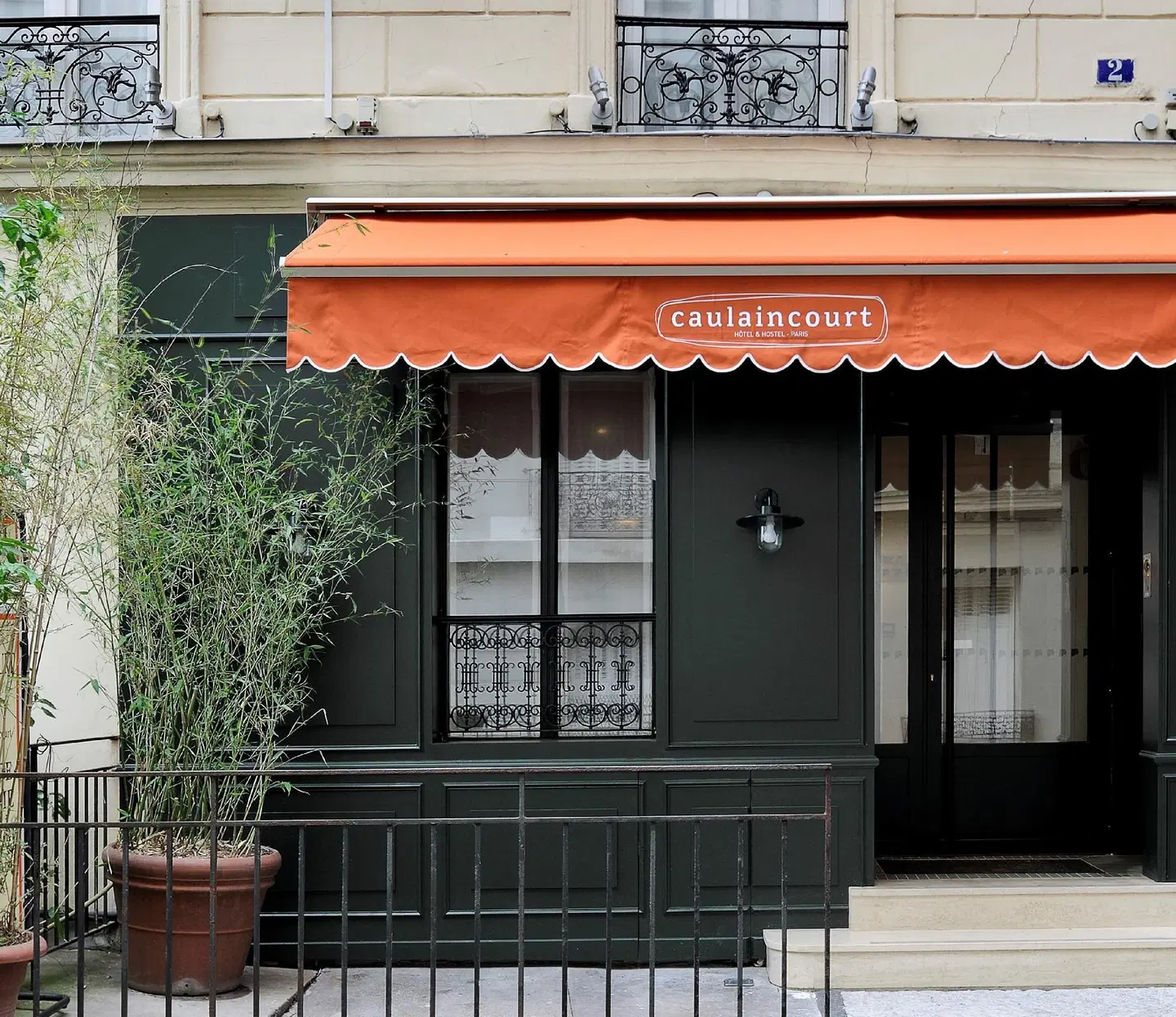 Caulaincourt Montmartre by Hiphophostels Terrasse