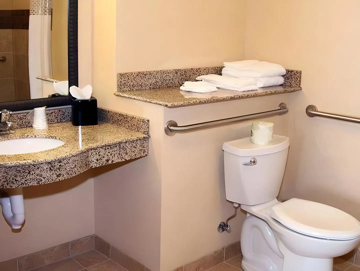 Hampton Inn & Suites Buffalo Badezimmer