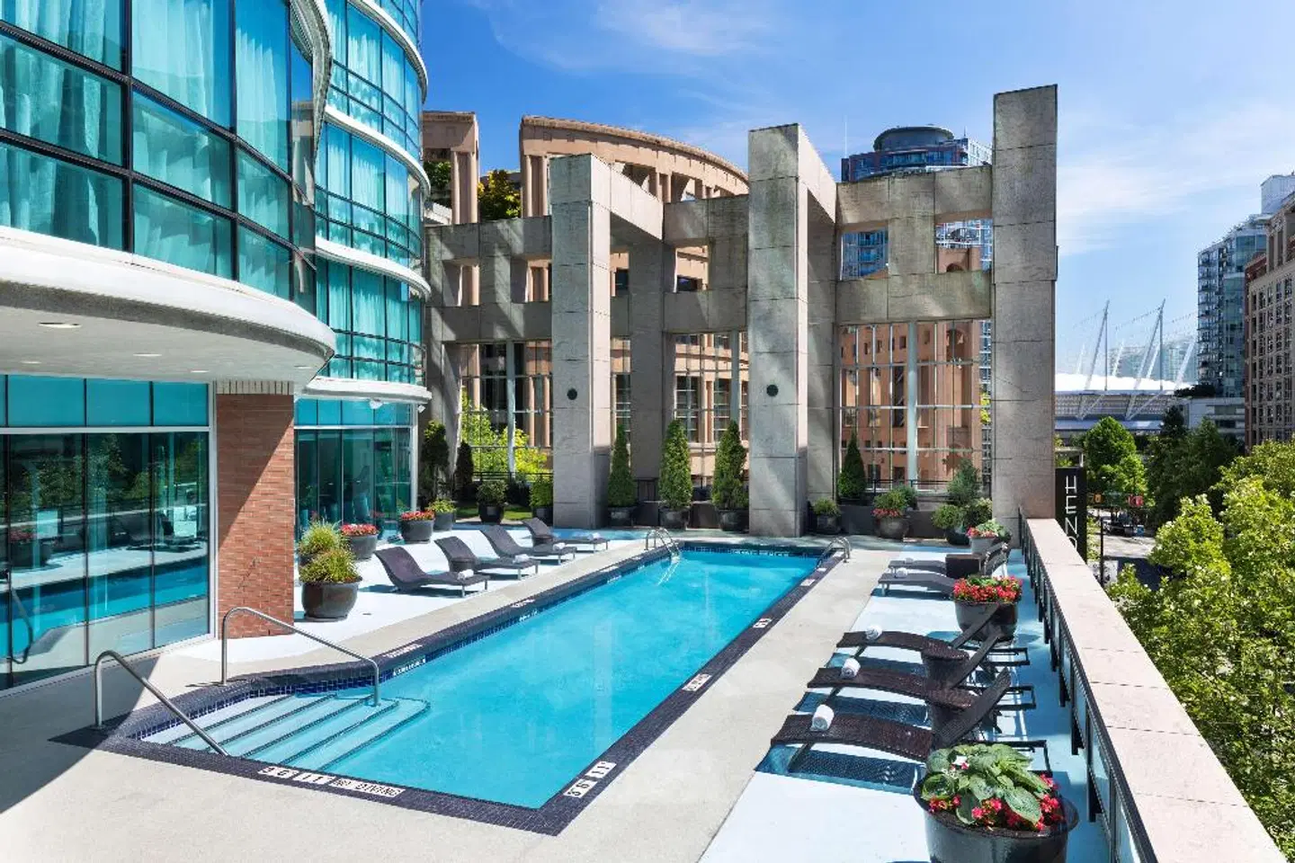 Hilton Vancouver Downtown OUTDOOR_POOL