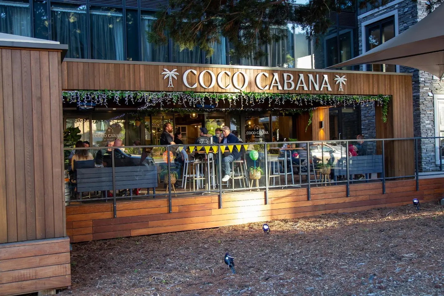 Ramada by Wyndham Queenstown Central EXTERIOR