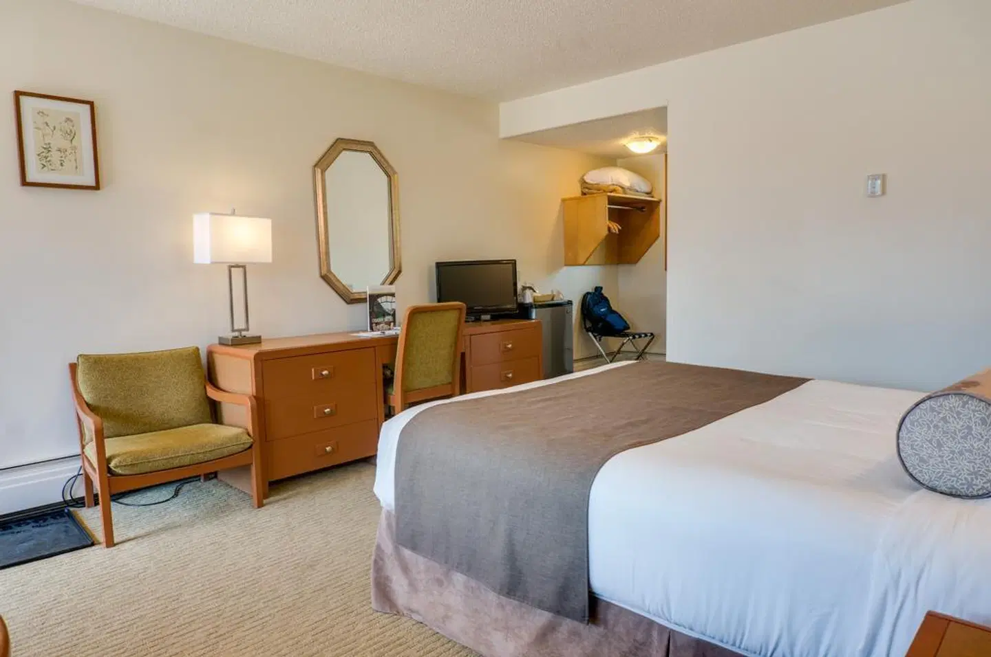 Canmore Rocky Mountain Ski Lodge ROOM_EXAMPLE