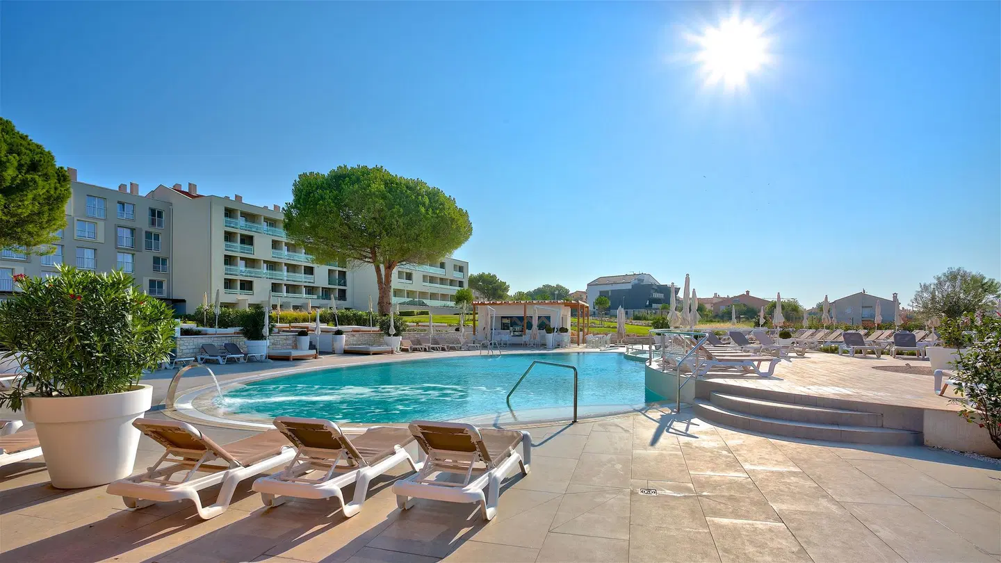 Park Plaza Belvedere OUTDOOR_POOL