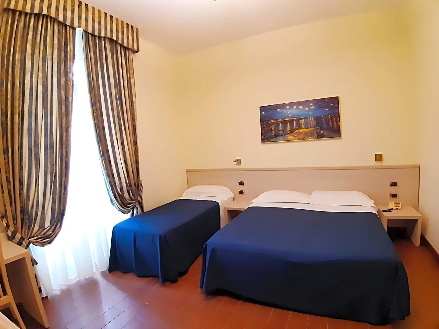 Mariano ROOM_EXAMPLE