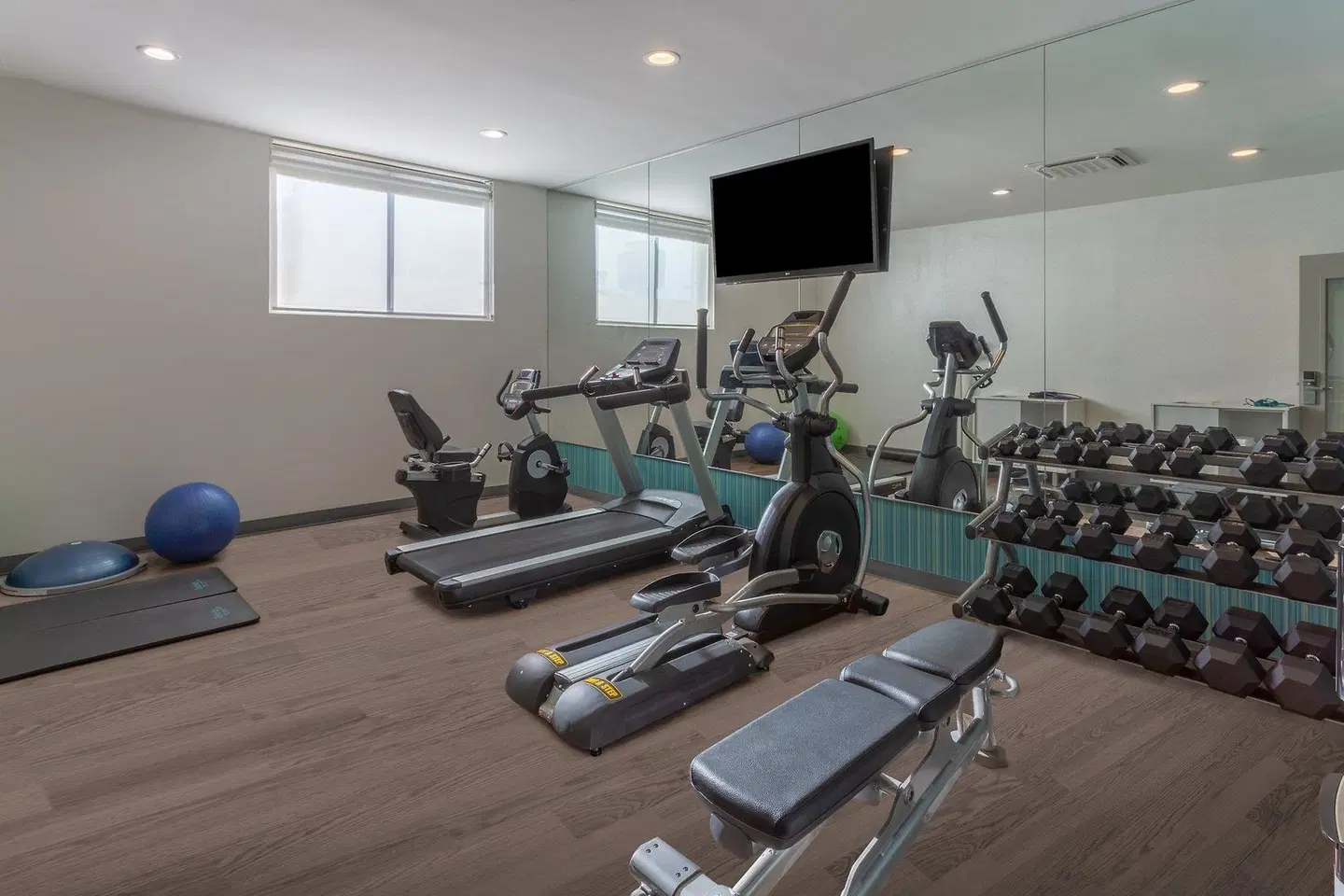 Holiday Inn Express LaGuardia ARPT by IHG SPORTS_AND_LEISURE