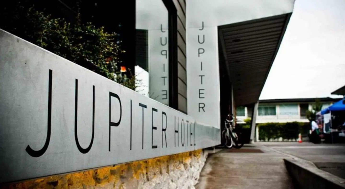 Jupiter Hotel EXTERIOR