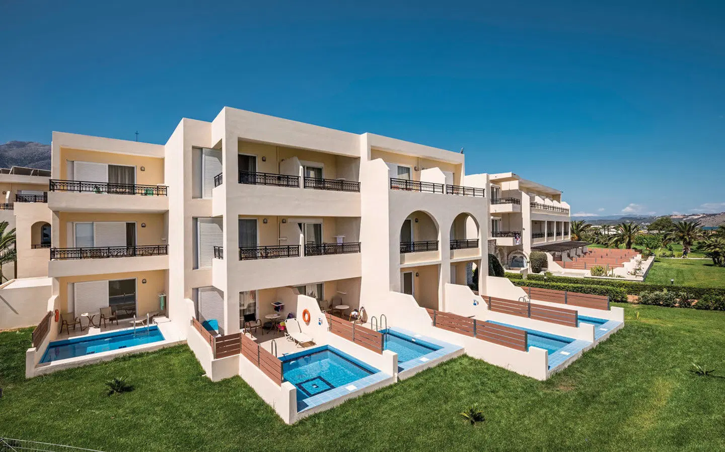 Vantaris Palace EXTERIOR