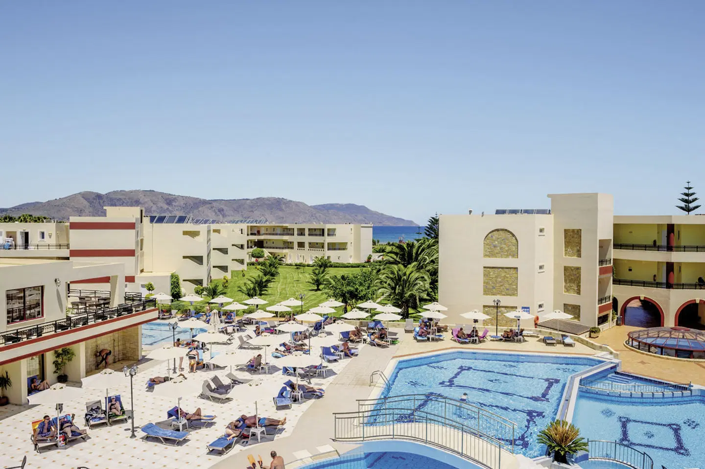 Vantaris Palace OUTDOOR_POOL