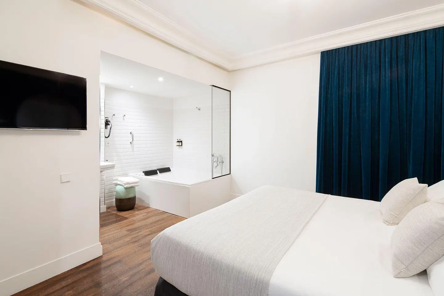 H Regas Adults Only ROOM_EXAMPLE