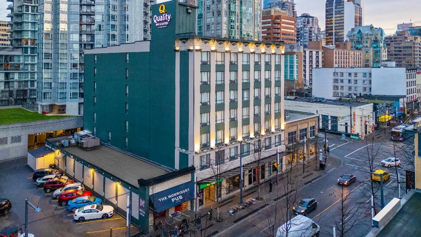 Quality Inn & Suites Downtown Vancouver EXTERIOR