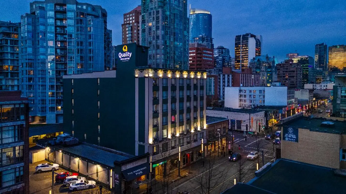 Quality Inn & Suites Downtown Vancouver EXTERIOR