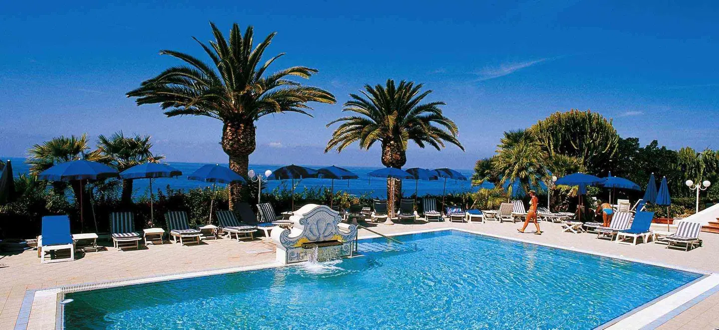 Capizzo OUTDOOR_POOL