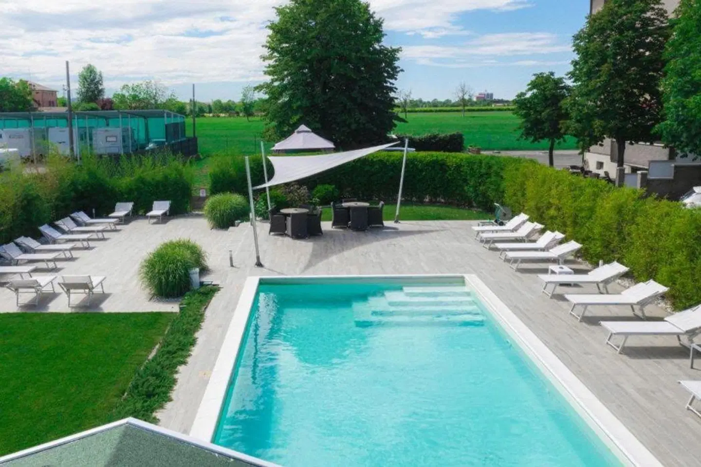 Globo OUTDOOR_POOL