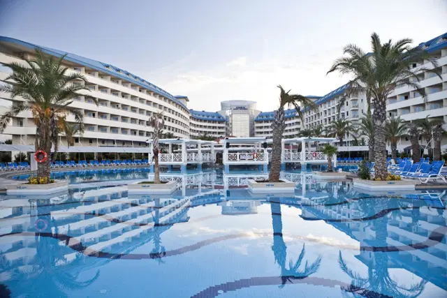 Crystal Admiral Aqua Collection OUTDOOR_POOL
