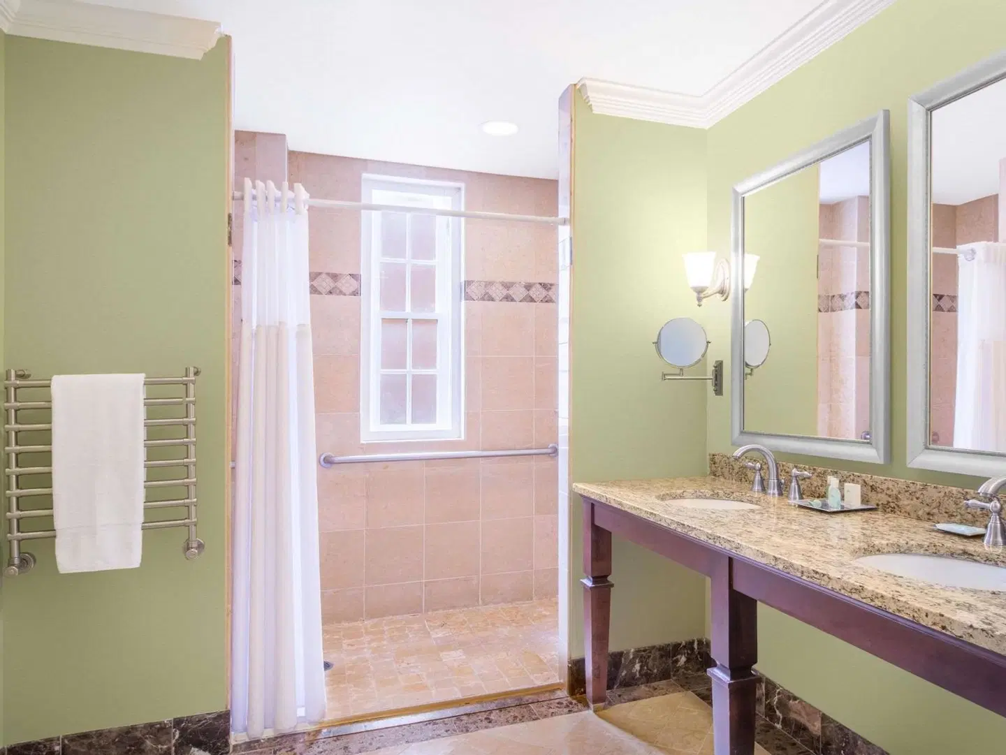 The George Washington Grand Hotel Badezimmer