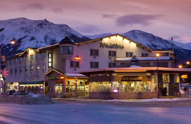 Whistler's Inn EXTERIOR