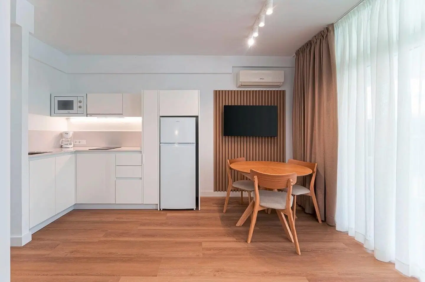 Patricio ROOM_EXAMPLE