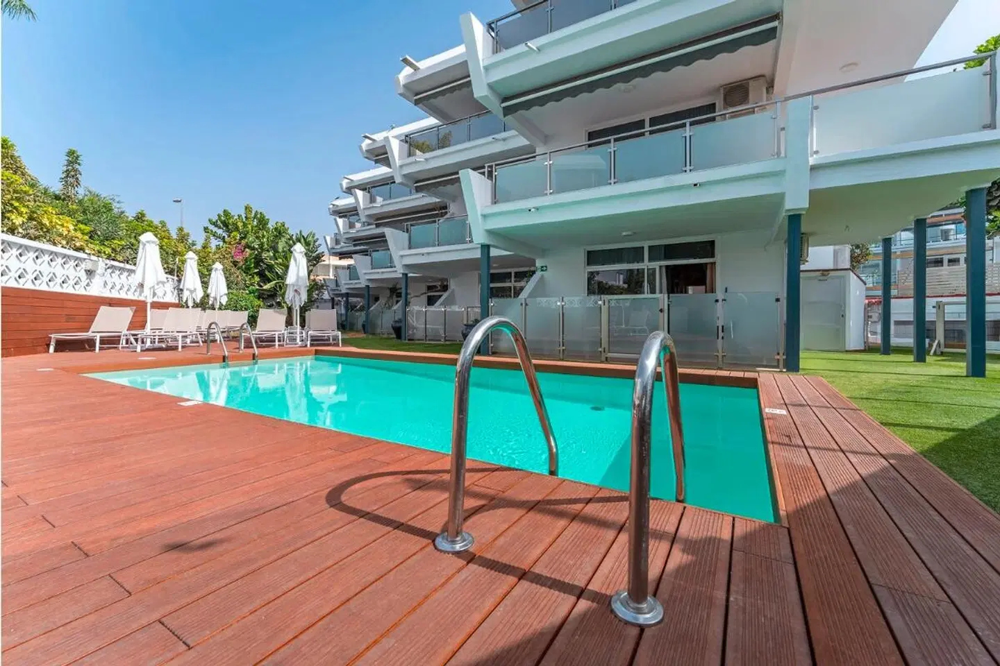 Patricio OUTDOOR_POOL