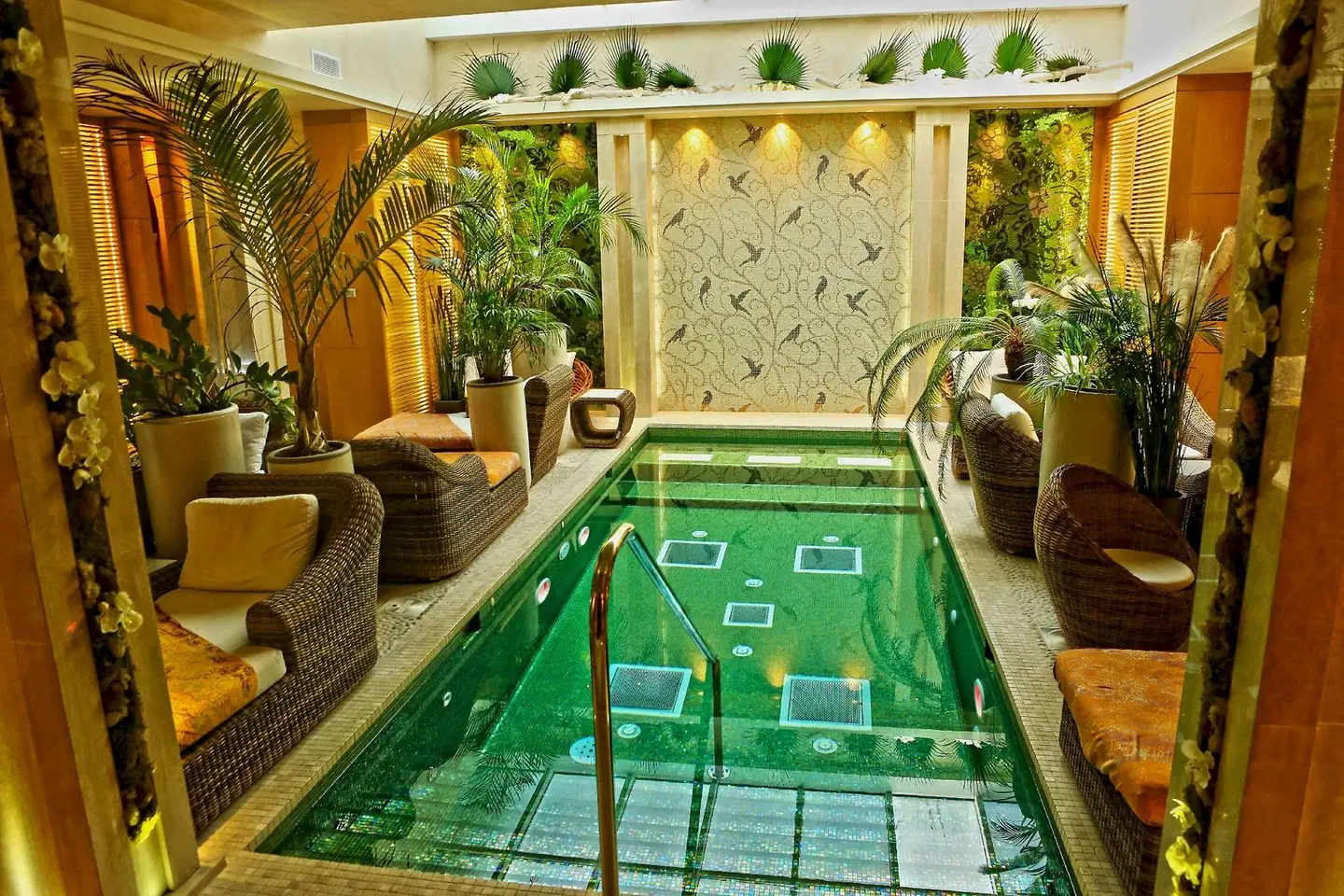 Hostellerie La Farandole Hallenbad