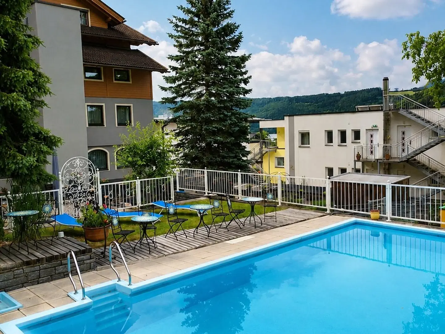 Familienhotel Steindl OUTDOOR_POOL