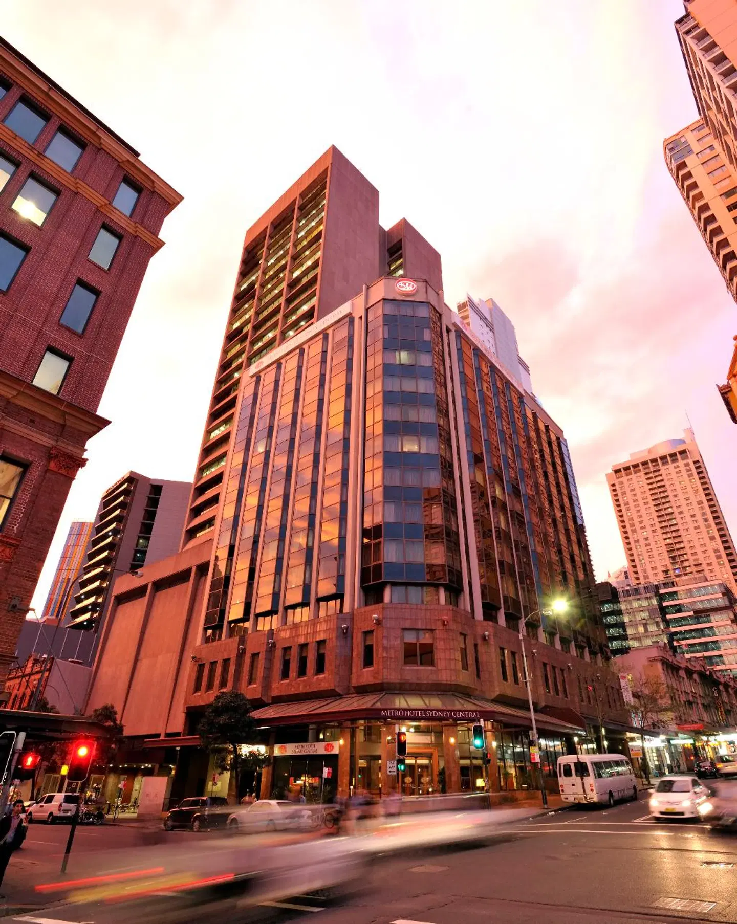 Metro Hotel Sydney Central EXTERIOR