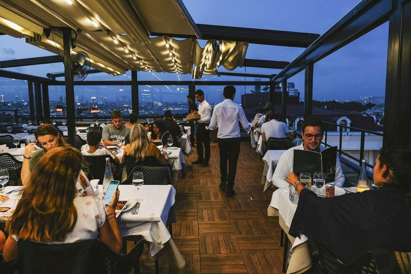 Sura Design Hotel & Suites Restaurant