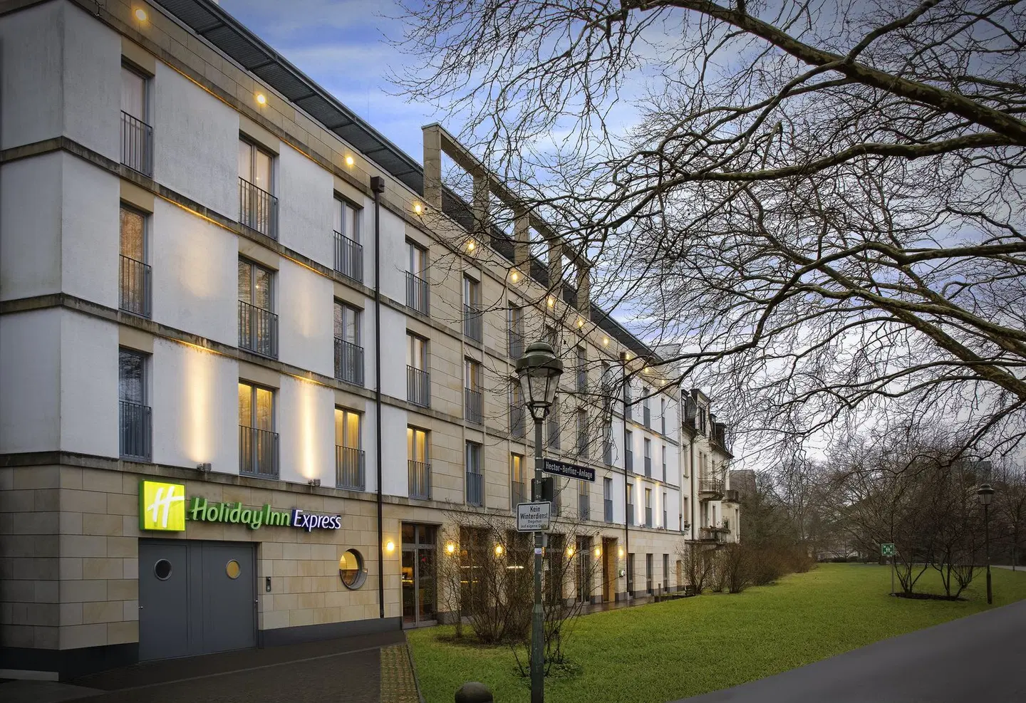 Holiday Inn Express Baden-Baden EXTERIOR
