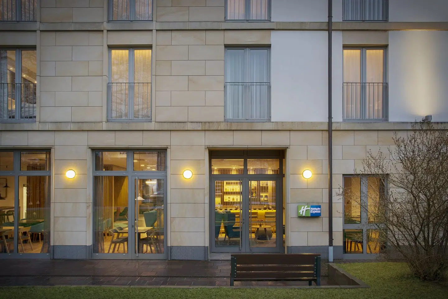 Holiday Inn Express Baden-Baden EXTERIOR