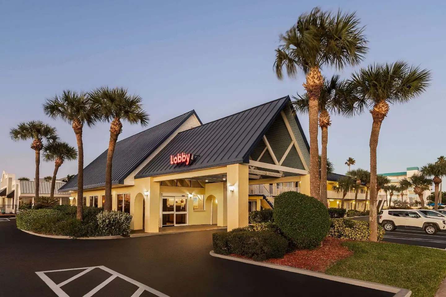 Days Inn by Wyndham Cocoa Beach Port Canaveral EXTERIOR