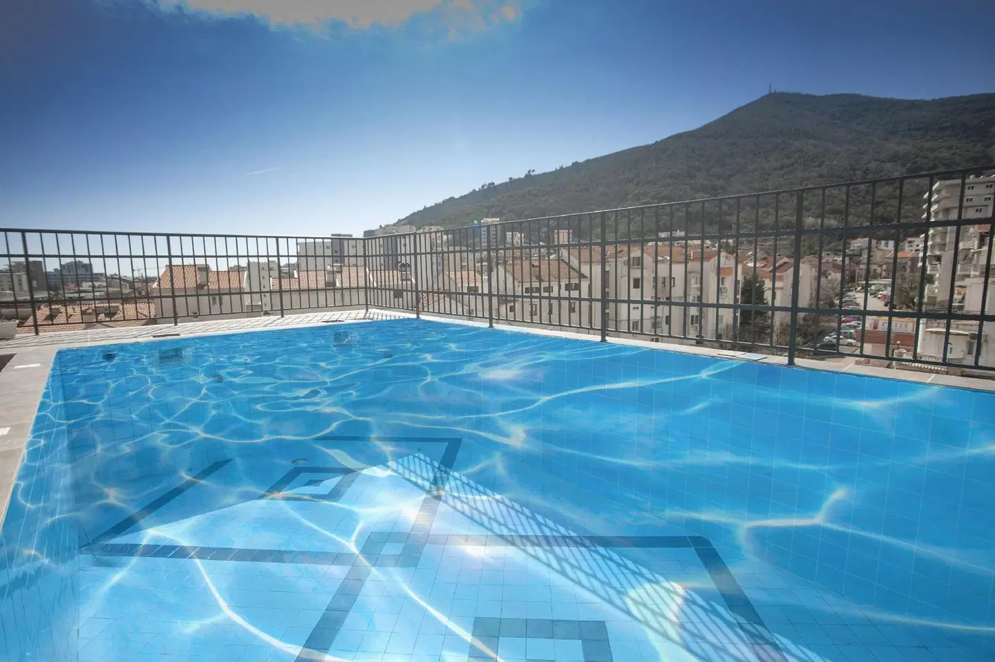 Twelve OUTDOOR_POOL