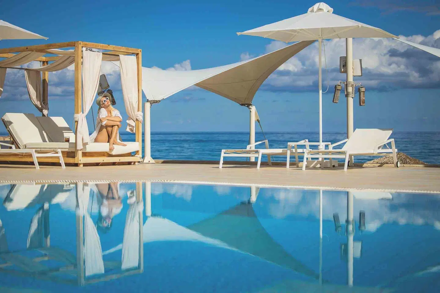 Akrogiali Beach Hotel Apts. OUTDOOR_POOL