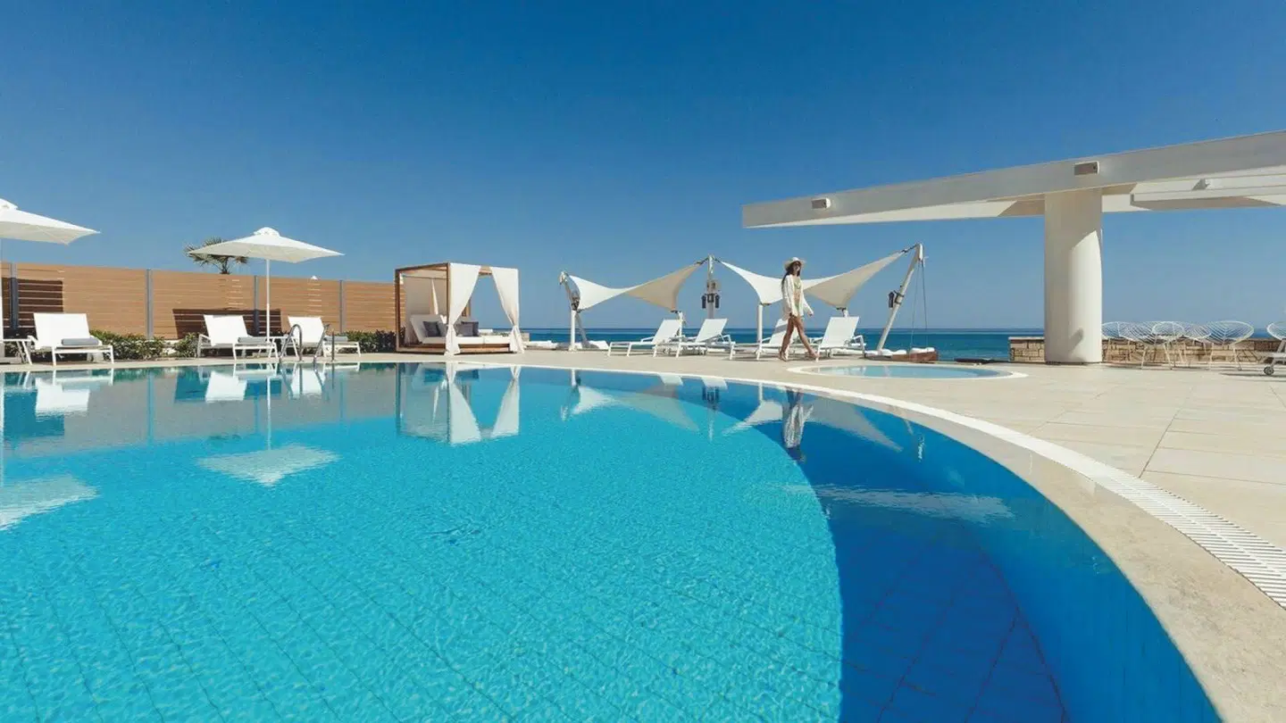 Akrogiali Beach Hotel Apts. OUTDOOR_POOL