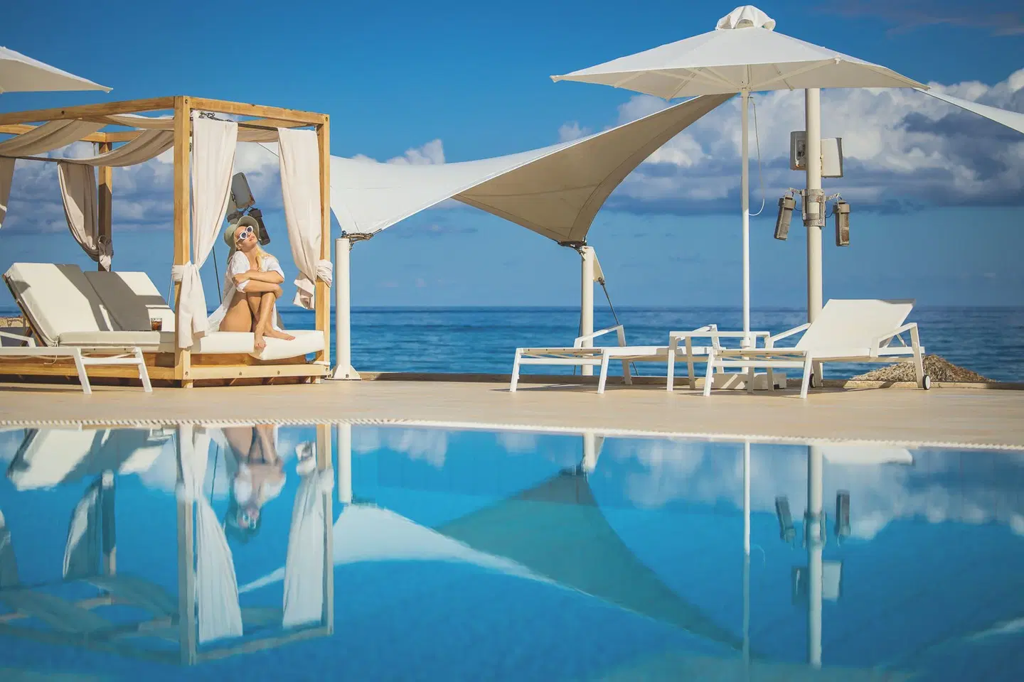 Akrogiali Beach Hotel Apts. OUTDOOR_POOL