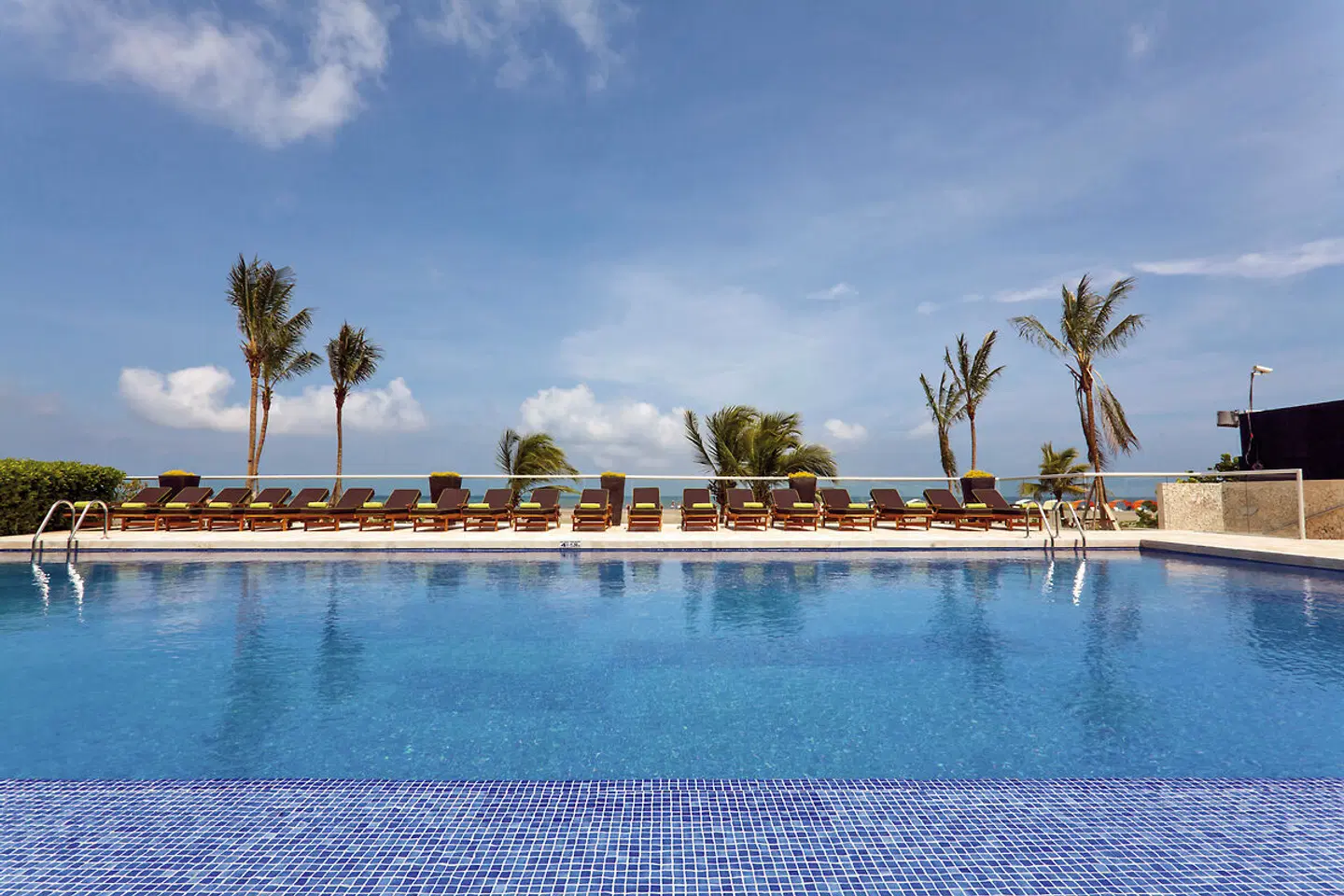 Holiday Inn Cartagena Morros OUTDOOR_POOL