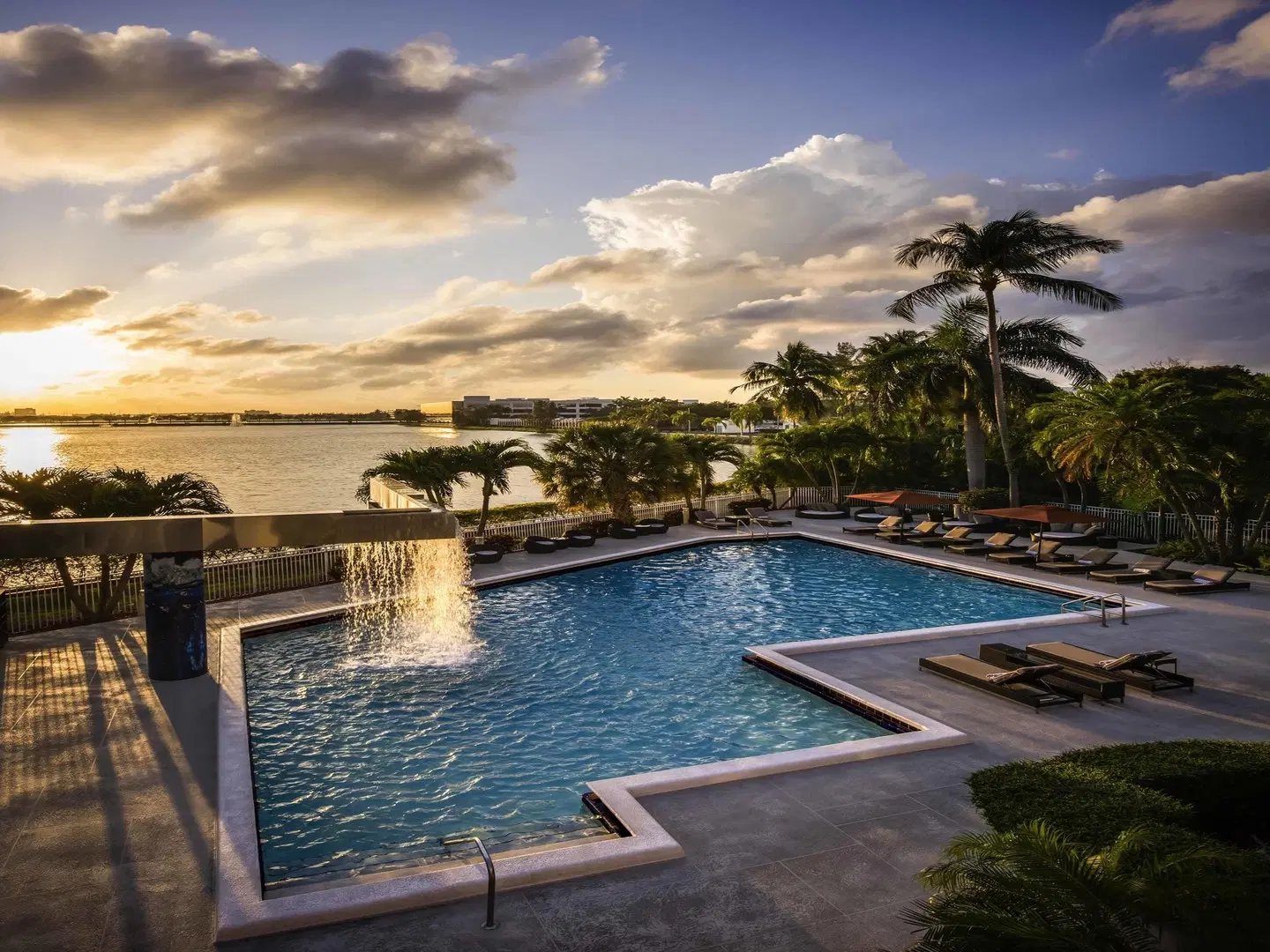 Pullman Miami Airport Hotel OUTDOOR_POOL