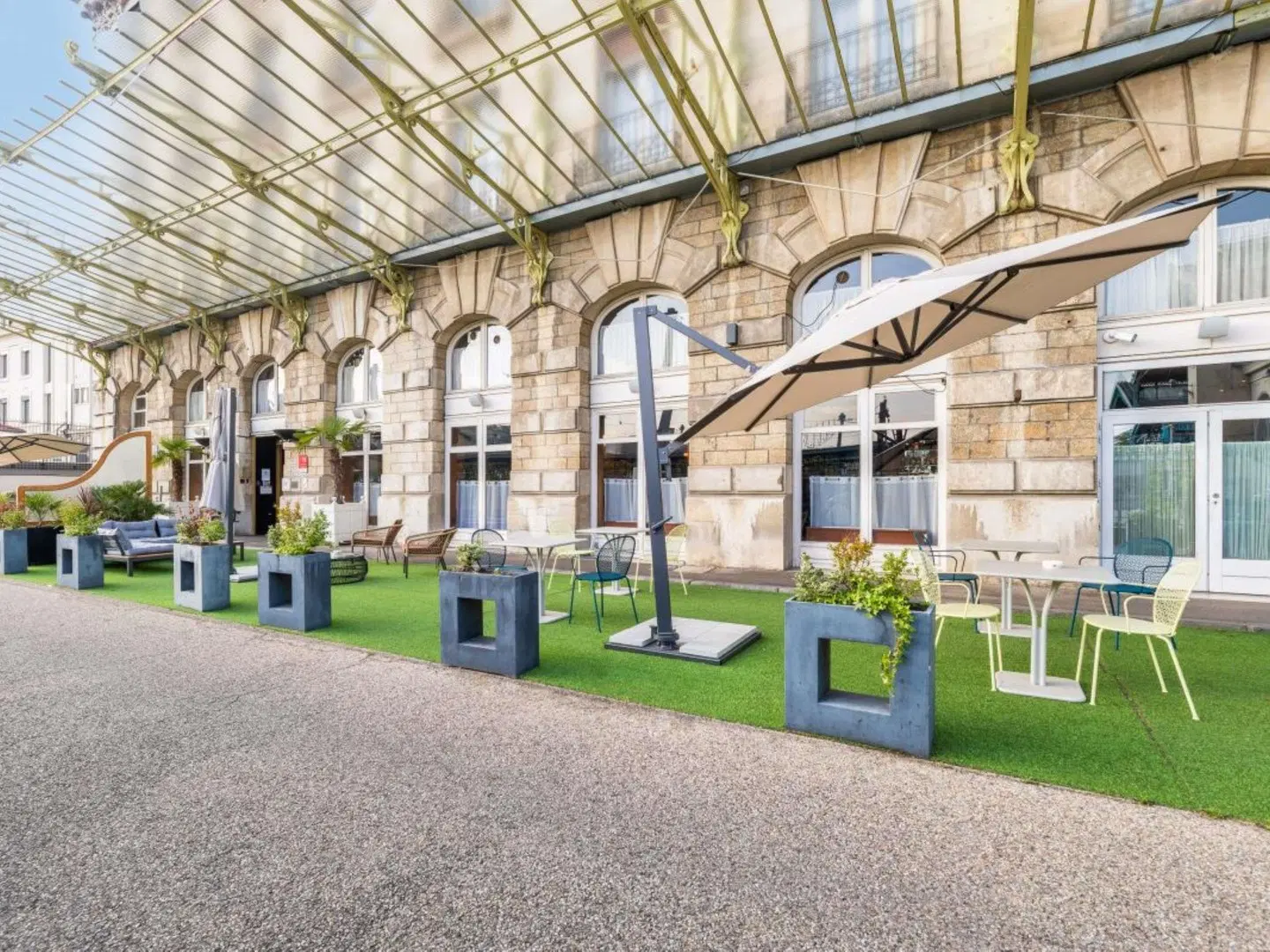 Mercure Lyon Centre Château Perrache hotel EXTERIOR