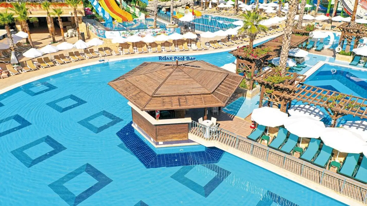 Crystal Sunset Pearl Collection OUTDOOR_POOL