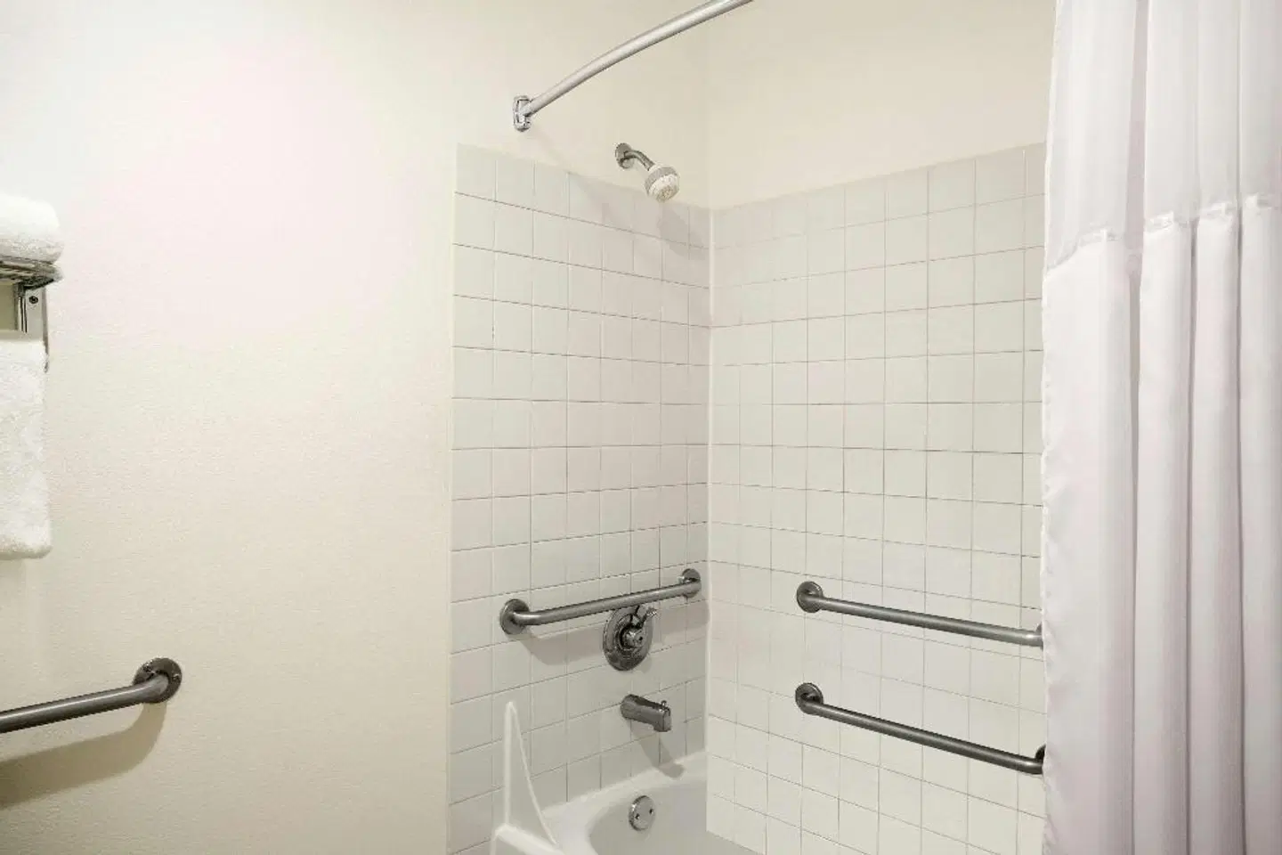 Days Inn Kent Badezimmer