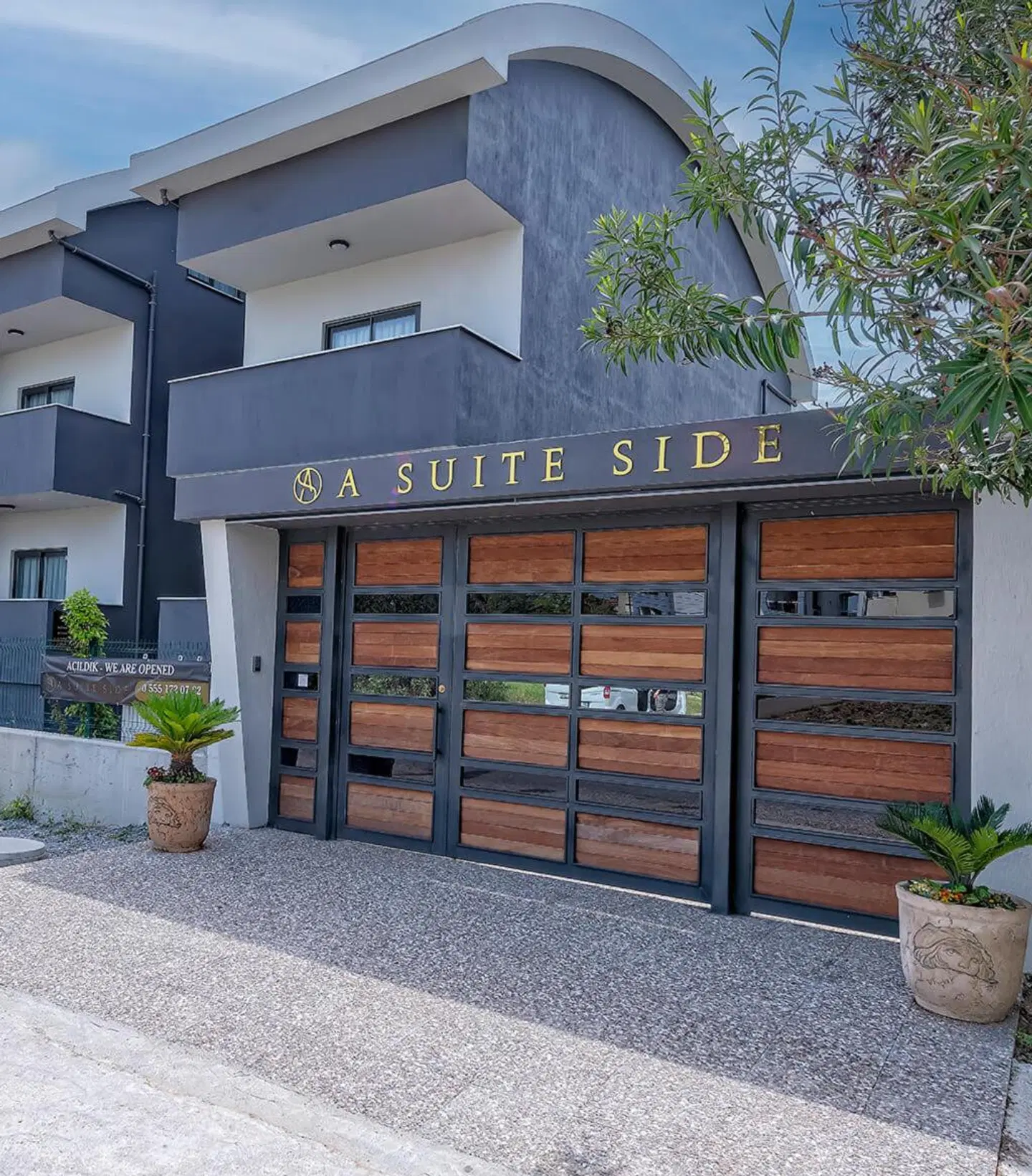A Suite Side EXTERIOR