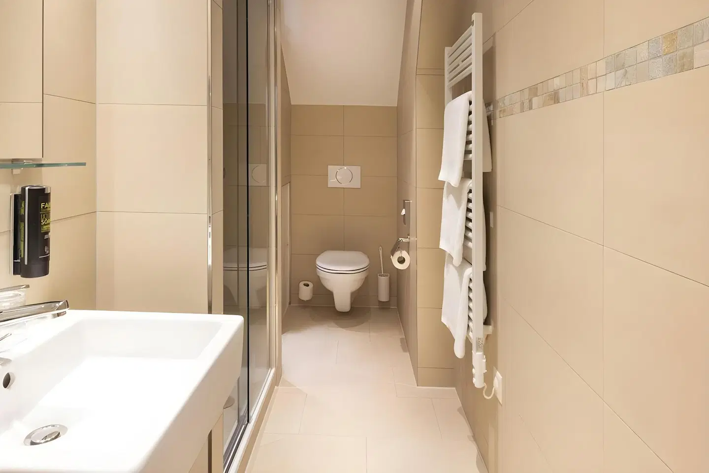 Fred Guest House Zürich Hauptbahnhof Badezimmer