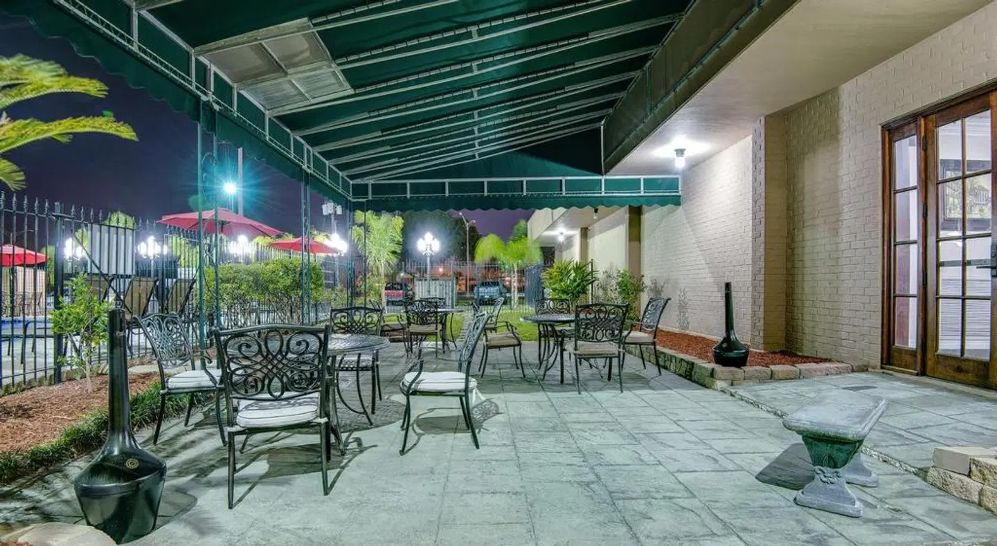 Clarion Hotel & Suites LOUNGE_LOBBY