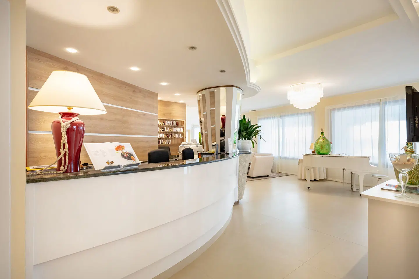 International Beach Hotel LOUNGE_LOBBY